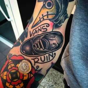 Vans Ruin Tattoo by Chuli Gonzalez @ChuliGonzalezTattooer #ChuliGonzalez #ChuliGonzalezTattoo #Traditional #Vans #VansTattoo #Shoe #ShoeTattoo