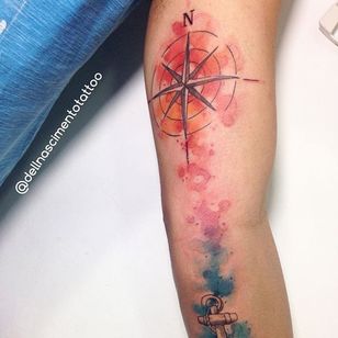 Tatuaje de brújula por Dell Nascimento #compass #watercolor #watercolorartist #contemporary #DellNascimento