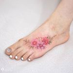 Mixed bouquet via instagram tattooist_silo #flowers #floral #flora #watercolor #painterlystyle #feminine #silotattoo