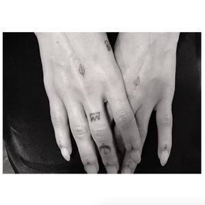 Zoe Kravitz's new hand tattoos. #ZoeKravitz #Celebrities #DrWoo