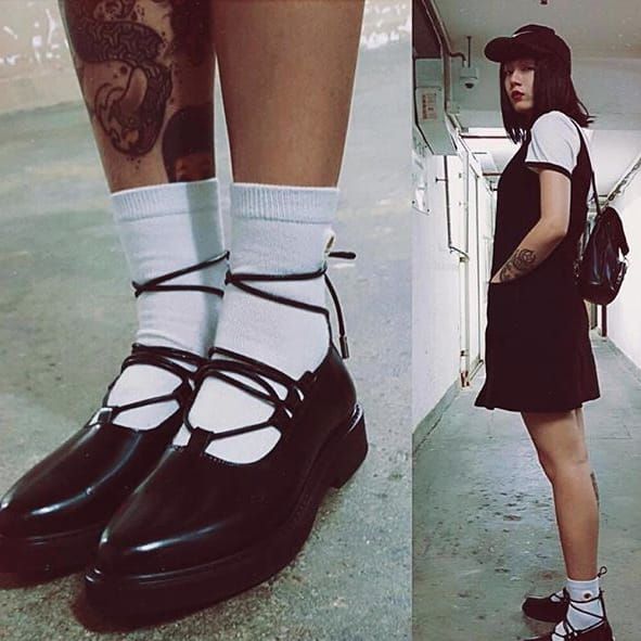Lily Cash con zapatos estilo Mary Jane.  #LilyCash #tattooartist #fashion #tattooedwomen #streetwear #hongkong #tattooapprentice