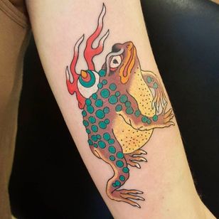 Increíble tatuaje de semillas hecho por Freddy Leo.  #FreddyLeo #japanesestyletattoo #irezumi #BuenosAires #frog #flames