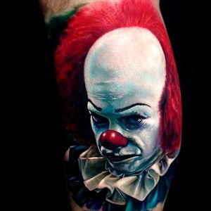 Paul Acker proving once again he slays at horror tattoos  #Pennywise #IT #StephenKing #clown #reboot  #TimCurry #horror #realism #PaulAcker