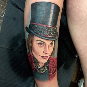 Johnny Depp was born to play Willy Wonka. One of the most visually stunning Johnny Depp tattoos by Chris Jones. #johnnydepp #johnnydepptattoos #charlieandthechocolatefactory #willywonka #willywonkatattoo #portrait