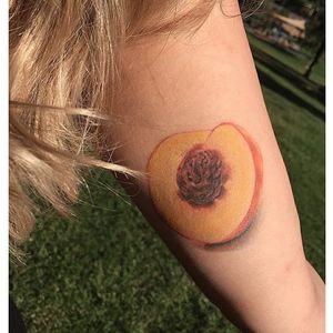 Peach tattoo by Johnny Bryan. #peach #fruit #realism