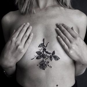 Flower tattoo by Caroline Vitelli #CarolineVitelli #blackwork #flower