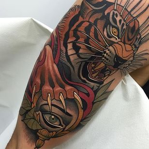 Tatuaje Neo Tradicional por Rodrigo Kalaka #NeoTraditional #NeoTraditionalTattoos #NeoTraditionalTattooing #NeoTraditionalArtists #BestArtists #RodrigoKalaka #tiger #eye