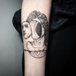 Cosmic statue tattoo by Lesya Kovalchuk. #LesyaKovalchuk #blackwork #greek #statue #cosmic #faceless #trippy #space #galaxy