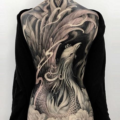 A gorgeous back-piece featuring a phoenix via Heng Yue (IG—newassasin_tattoo). #blackandgrey #HengYue #Japanese #largescale #phoenix #realism
