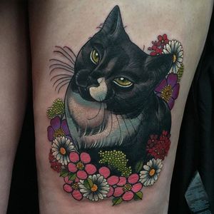 Pet cat portrait by Charlotte Timmons. #neotraditional #cat #flowers #catportrait #petportrait #CharlotteTimmons