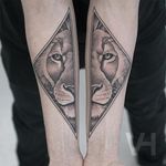 Lion by Valentin Hirsch #ValentinHirsch #blackandgrey #lion #dotwork #tattoooftheday