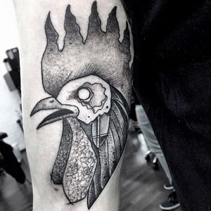 Rooster tattoo by Gaston Tonus #GastonTonus #sketch #surrealistic #graphic #monochrome #monochromatic #blackwork #dotwork #rooster
