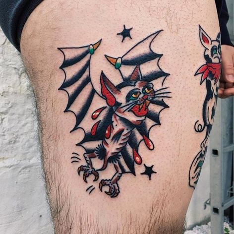 Tatuaje de murciélago sangriento de Liam Alvy #liamalvy #neotraditional #oldchool #traditional #animals #family #london #bats