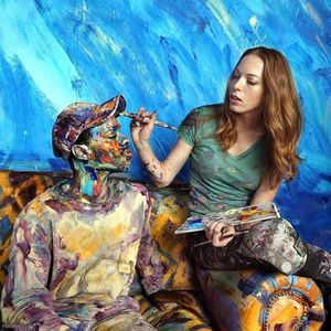 Alexa Meade paints real people to look like two dimensional subjects via instagram alexameadeart #man #fineart #art #artshare #artist #alexameade