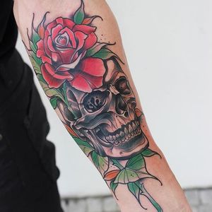 Neo Traditional Skull Tattoo by Lucas Ferreira #skull #skulltattoo #neotraditionalskull #neotraditionalskulltattoo #neotraditional #neotraditionaltattoos #neotraditionaltattoo #LucasFerreira