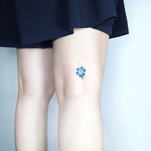 Floral micro-tattoo by Ida. #Ida #flower #floral #subtle #micro #microtattoo #tiny #feminine #mini #southkorean