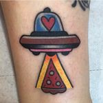 Rad UFO beaming up a slice of pizza! Cute tattoo by Luca Sala. #LucaSala #OldInkTattoo #boldtattoos #solidtattoos #UFO #pizza