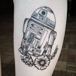 R2-D2 tattoo #ZoeFraser #TheTattooedArms #starwars #blackandgrey #r2d2
