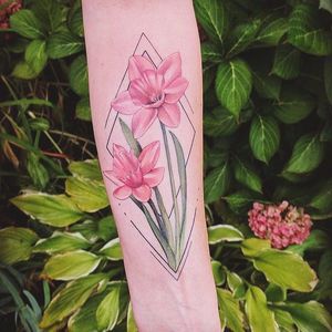 Pink daffodil by Joice Wang #JoiceWang #realism #realistic #linework #geometric #hyperrealism #color #daffodil #flowers #nature #tattoooftheday