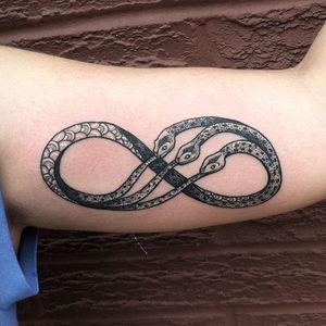 Triple ouroboros in the shape of an infinity symbol. Tattoo by Morgan Alynn. #blackwork #linework #dotwork #MorganAlynn #ouroboros #infinity #serpent