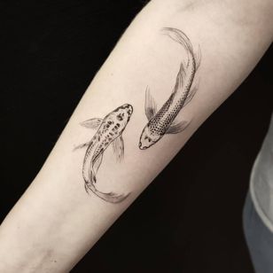 Pequeño tatuaje de pez por Thommesen Ink