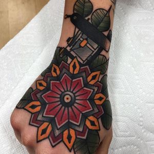 Flower mandala and tattoo machine tattoo by Dannii G #DanniiG #traditional #neotraditional #flowermandala #mandala #oldschool (Photo: Instagram @dannii_ltp13)