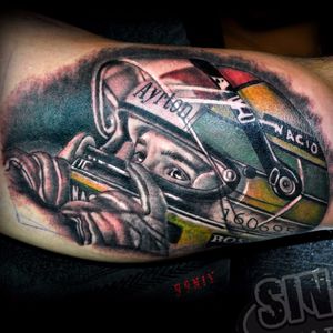 Magnífica tattoo feita por Sin66 #Sin66 #AyrtonSenna #formula1 #f1 #piloto #brasil #brazil #rip #icone #automobilismo #1deMaio #May1 #capacete #helmet #luva #gloves