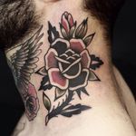 Interesting nuance on the classic rose tattoo here by Ruslan Tsvetnov (IG—roosick). #RuslanTsvetnov #rose #russian #traditional