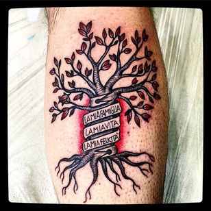 Family Tree Tattoo por @Capratattoo #Capratattoo #traditional #black #red #SkullfieldTatto #family tree tattoo #family tree