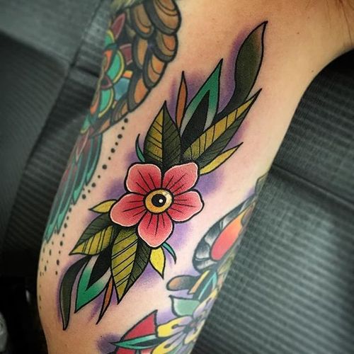 Flower Tattoo by Zach Bowden #flower #traditional #neotraditional #boldtraditional #brigthandbold #traditionalartist #ZachBowden