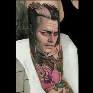 Sweeny Todd! Johnny Depp tattoos are so unique. Artist unknown via @jen_inked. #johnnydepp #johnnydepptattoo #sweenytodd #sweenytoddtattoo