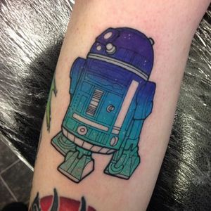 R2-D2 tattoo by Robert Oldfield, photo from Instagram @racotattoo #RobertOldfield #r2d2 #neotraditional #neon #starwars #negativespace
