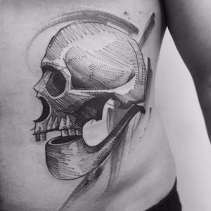Crânio por Alexandre Aske! #AlexandreAske #Ttatuadoresbrasileiros #tatuadoresdobrasil #tattoobr #tattoodobr #sketchtattoos #sketch #skull #caveira #crânio #cachimbo #pipe