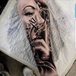 Portrait tattoo by Benji Roketlauncha #BenjiRoketlauncha #realistic #blackandgrey #portrait #photorealistic #smoke #clock