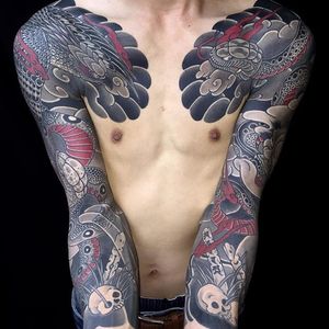 Horitada's (IG—horitadajapan) signature black and red sleeves with with snakes, skulls, and a falcon. #falcon #Horitada #Irezumi #sleeves #skulls #snake #traditional