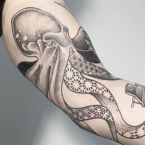 Dotwork Octopus Tattoo by Paige Davidson #octopus #octopustattoo #dotwork #dotworktattoo #dotworktattoos #dots #dottattoo #blackwork #blackworktattoo #blackworkdots #blackink #PaigeDavidson