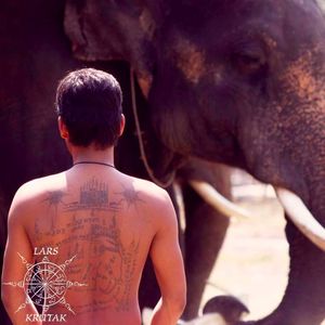 Mr. Ya's chang backpiece at Elephantstay, Royal Elephant Kraal Village Ayutthaya, Thailand, 2007 #tribal #tribe #thailand #elephant #LarsKrutak