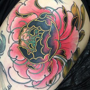 Peony tattoo by Guen Douglas #GuenDouglas #Japanesetattoos #neotraditional #mashup #peony #pink #flower #flowers #leaves #nature #tattoooftheday