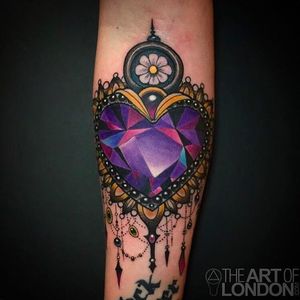Beautiful heart gem tattoo with incredible detail work. Tattoo by London Reese. #LondonReese #gem #heart #theartoflondon