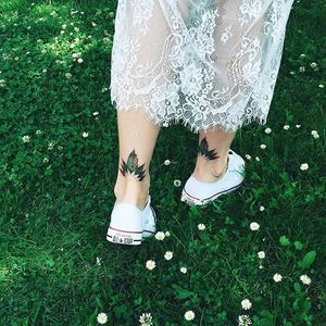 Ankle tattoo by Pis Saro. #PisSaro #floral #placement #flower #ladies #women #ideas #gorgeous #ankle