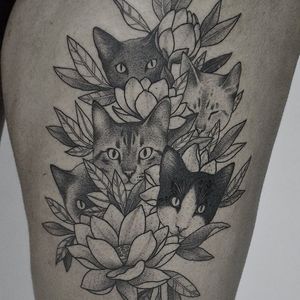 Cute cat tattoo by Yara Floresta #YaraFloresta #monochrome #blackwork #dotwork #linework #cat #flower