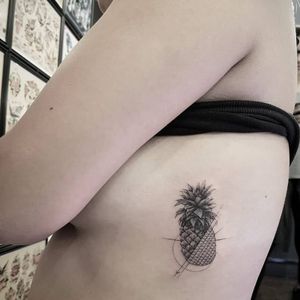 Awesome pineapple tattoo by Drag On #drag_on #dragtattoo #newyork #west4tattoo #linetattoo #lineworktattoo #pineappletattoo #pineapple