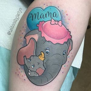 Dumbo e sua mamãe #JaclynHuertas #gringa #cute #fofa #fullcolor #colorida #disney #dumbo #elefante #elephant #coração #heart #cartoon #desenho #animação