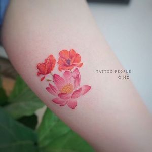 Floral tattoo by Tattooist G. NO. #TattooistGNO #GNO #GNOtattoo #fineline #pastel #micro #lotus