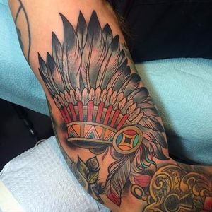 Headdress Tattoo by Anya Gladun #headdress #nativeamerican #nativeamericanheaddress #indian #indianart #AnyaGladun