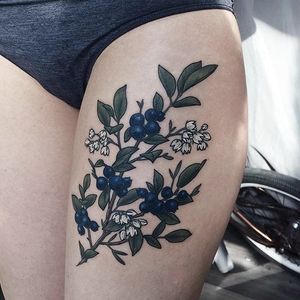 Blue berries by Olga Nekrasova #OlgaNekrasova #color #botanical #plant #flower #blueberry #tattoooftheday