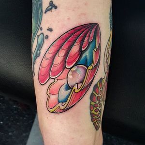 Clam Tattoo by Dylan Sartin #clam #clamtattoo #clamtattoos #shell #shelltattoo #shelltattoos #oceantattoos #DylanSartin
