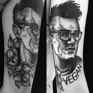 Tatuaje Morrissey por Phil Kaulen #morrissey #blackwork #blackworktattoo #blackworkportrait #sketch #sketchtattoo #PhilKaulen