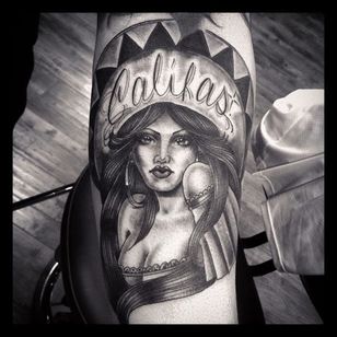 Tatuaje Chicano #ChicanoGirl #ChicanoTattoos #BlackandGrey #CaliforniaTattoos #FineLine #LatinAmerican #ChucoMoreno