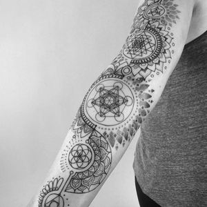 An airy sequence of sacred geometry including a Sri Yantra by Piotr Szot (IG—piotrszot). #blackwork #PiotrSzot #sacredgeometry #SriYantra
